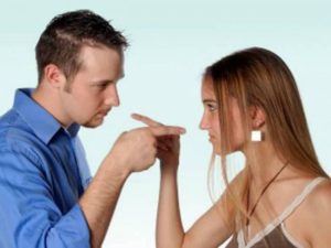 Ραδιοφωνικός και άκρως… ακατάλληλος χωρισμός λόγω απιστίας (Video)