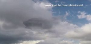 Σάλος με… UFO που «πιάστηκε» σε βίντεο στον ουρανό του Περού (video)