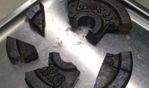Αδιανόητο: Έκανε «σεξ» με βάρη και… κόλλησε! (photo)