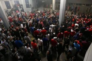 ΣΟΚ: Επεισόδια μεταξύ οπαδών του Ολυμπιακού για Selfie με τον Διαμαντίδη