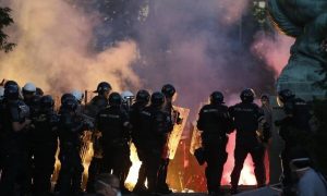 Κορονοϊός: Η Σερβία στις φλόγες – Όχι σε νέο lockdown