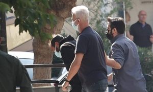 Κολωνός: Η 12χρονη αναγνώρισε 15 άντρες – Τι υποστήριξε ο 53χρονος στην απολογία του