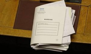 Σε κατάσταση νευρικής κρίσης τα κόμματα εν όψει της κρίσιμης ψηφοφορίας