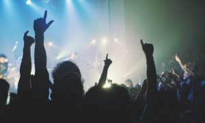Διάσημη τραγουδίστρια θύμα ληστείας – Τόσα της άρπαξαν