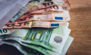 Ρύθμιση χρεών και οφειλών: 100 και 120 δόσεις δίνουν… ανάσα στους φορολογούμενους (vid)