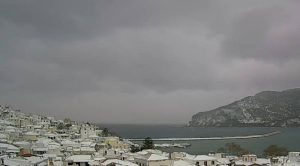 Εκτακτο: Ξεκίνησε να χιονίζει ξανά στη Σκόπελο (Live Cam)