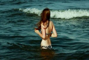 Δείτε τι παθαίνει το ανθρώπινο σώμα όταν βουτάει σε κρύα νερά