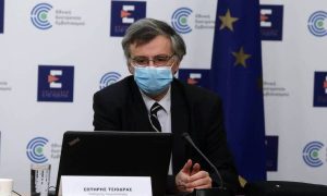 Κορονοϊός: Συναγερμός από Τσιόδρα για έως 800 διασωληνωμένους σε τρεις εβδομάδες