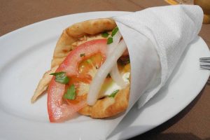Σοκ στο ευρύ καταναλωτικό κοινό: Κοντά στα 3 ευρώ θα φτάσει η τιμή στο σουβλάκι! (photos)