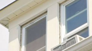 Το καπάκι της τουαλέτας «πάγωσε» τη νεαρή μητέρα – Δεν θα πιστεύεις το λόγο (photos)
