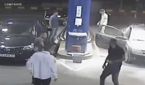 Αρνήθηκε να σβήσει το τσιγάρο στο βενζινάδικο – Αυτό που συνέβη θα το θυμάται για πάντα! (vid)
