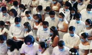 Στις Φιλιππίνες ομαδική γαμήλια τελετή, παρά την επιδημία