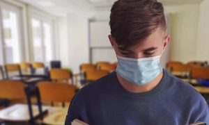 Σχολεία: Πώς θα επιστρέψουν οι μαθητές στα θρανία – Αντίστροφη μέτρηση για τις Πανελλήνιες 2022