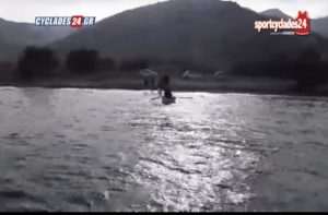 Ελλάδα! Ποδοσφαιριστές δεν έβρισκαν εισιτήρια και πήγαν με βάρκα στη Σέριφο