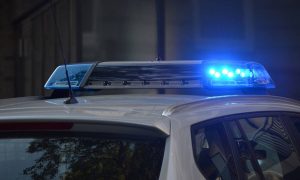 Απίστευτο: Δείτε τι ζήτησαν αστυνομικοί σε γυναίκα κατά τη διάρκεια ελέγχου (vid)