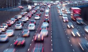 Ριζική αναπροσαρμογή στη φορολόγηση των αυτοκινήτων: Πώς θα υπολογίζονται τα τέλη κυκλοφορίας