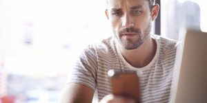 Τι είναι το “obligaswiping”; Μήπως το έχεις κάνει και εσύ;