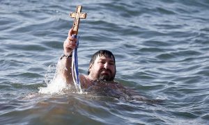 Με λαμπρότητα γιορτάστηκαν τα Θεοφάνεια σε ολόκληρη τη χώρα (video)