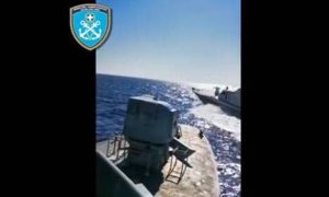 Ολοταχώς για θερμό επεισόδιο! Προκλητικοί οι Τούρκοι απέναντι στο ελληνικό λιμενικό (vid)