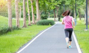 Αερόβια άσκηση: Πώς σας ωφελούν μόλις 10 λεπτά την ημέρα (βίντεο)