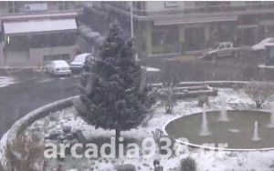 «Ντυμένη» στα… λευκά, ξύπνησε και η Τρίπολη (Video)