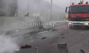 Εκτακτο: Πολύνεκρο τροχαίο στην Αθηνών – Λαμίας. Πόρσε έπεσε σε σταθμευμένο αυτοκίνητο σε πάρκινγκ