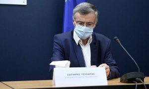 Οργή Τσιόδρα για την παραπληροφόρηση! «Δεν υπάρχει μικροτσίπ στα εμβόλια»