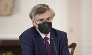 Πήρε θέση και αντέδρασε ο Τσιόδρας για τον «πόλεμο» πάνω από τις ΜΕΘ