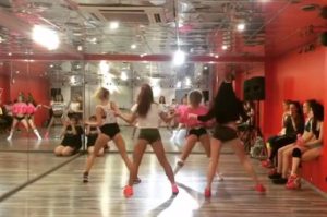 Το κούνημά τους θα σας… ζαλίσει (video)