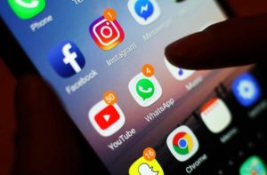 Facebook: Τι θα εμφανίζει από εδώ και πέρα