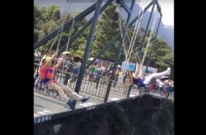 Η κούνια που βρίσκεται πάνω από γκρεμό 300 μέτρων! (Video)