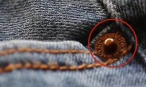 Γνωρίζεις γιατί υπάρχει στα τζιν αυτό το σιδερένιο κούμπωμα; (video)