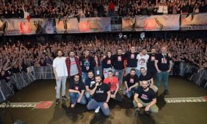 Το… φαινόμενο Unboxholics έκανε πανικό στην Αθήνα! (videos)