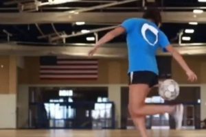 Απίστευτα ποδοσφαιρικά skills από γυναίκα (video)