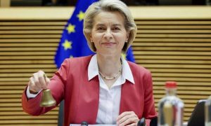 Φον ντερ Λάιεν: «Ξεκινάμε συζητήσεις για υποχρεωτικό εμβολιασμό στην Ευρωπαϊκή Ένωση»