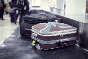 Αυτό το βίντεο δείχνει γιατί αργούν οι αποσκευές σου στο αεροδρόμιο