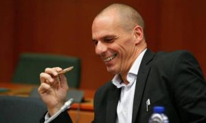Ο Βαρουφάκης τρόλαρε τους δημοσιογράφους στο καφενείο της Βουλής!