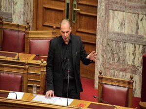 Βαρουφάκης: Οι μισθοί και οι συντάξεις είναι πράγματα ιερά