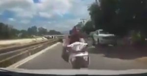 Οδηγός μηχανής έτρεχε στο αντίθετο ρεύμα και το αποτέλεσμα ήταν τραγικό… (video)