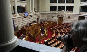 Live: Η ώρα της Βουλής