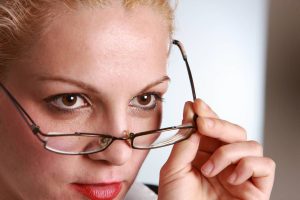 Παντρεμένη δασκάλα προχώρησε σε ερωτικές επαφές με τουλάχιστον δύο μαθητές της (photo)