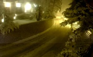 Live Cam: Πυκνή χιονόπτωση στα Τρίκαλα Κορινθίας…