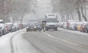 Καιρός: Γιατί κρατάει… πισινή για τα χιόνια στην Αθήνα ο Τάσος Αρνιακός; (video)