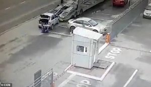 Οδηγός γλίτωσε το θάνατο κυριολεκτικά στο τελευταίο δευτερόλεπτο