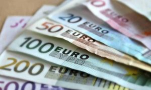 Σε αυτό το χωριό μοιράζουν λεφτά – Έχουν χαρίσει πάνω από 20.000 ευρώ!