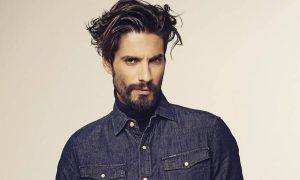 GNTM: Οι ακατάλληλες φωτογραφίες που δέχεται ο Γιώργος Καράβας και η αντίδραση της συζύγου του