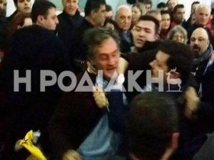 ΑΕΚ: Η αντίδραση του Τσίπρα στη νέα παρέμβαση οπαδού στην ομιλία του (video)