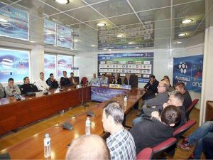 Football League: Δεν θέλουν διακοπή οι παίκτες
