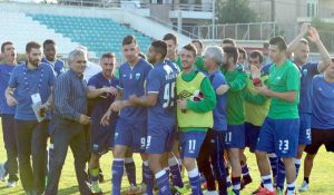 Μάντζιος λαμπρός τον οδηγεί!