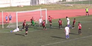Η τριπλή απόκρουση τερματοφύλακα που έγινε viral! (video)